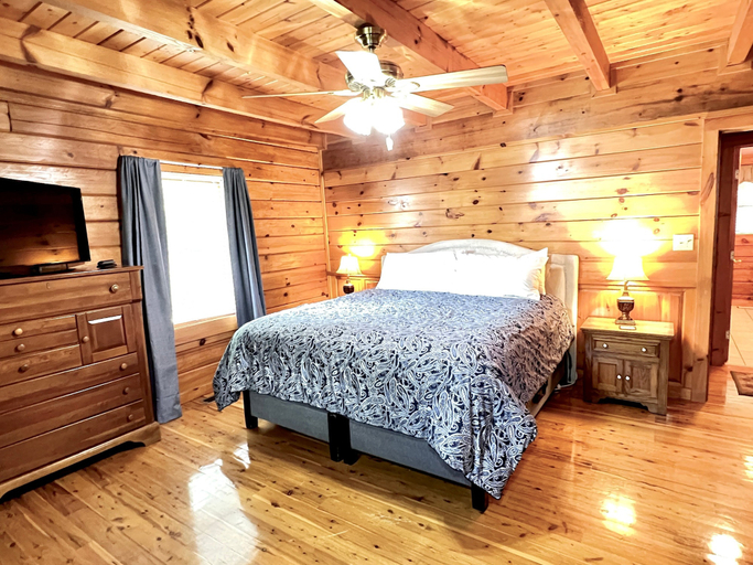 Bedroom 3, Burning Tree, Sevier