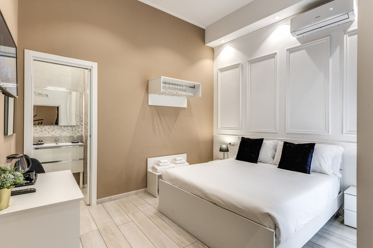 Bedroom 5, RAGGIO DI SOLE - ATAROOMS Collection, Napoli