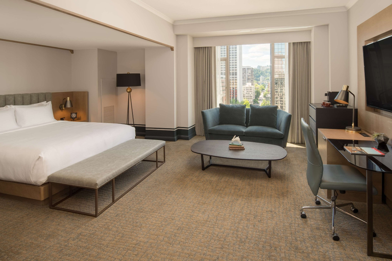 Bedroom 4, The Duniway Portland A Hilton Hotel, Multnomah