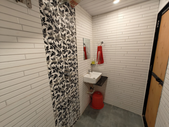 Bathroom 2, Hotel Dream Palace Residency, Mumbai Suburban