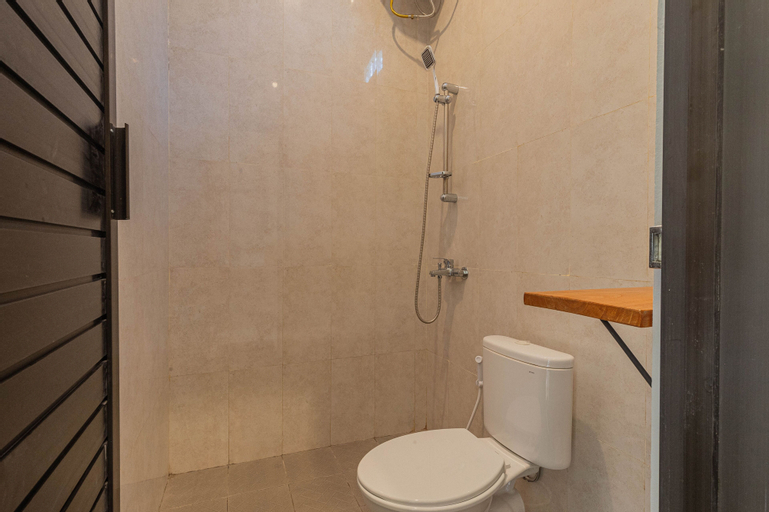 Bathroom 13
