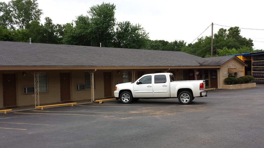 Others 3, Texas Inn Motel, Harrison