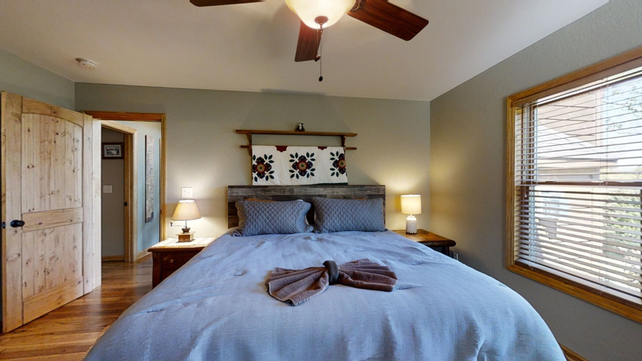 Bedroom 2, Kim's Cove, Sevier