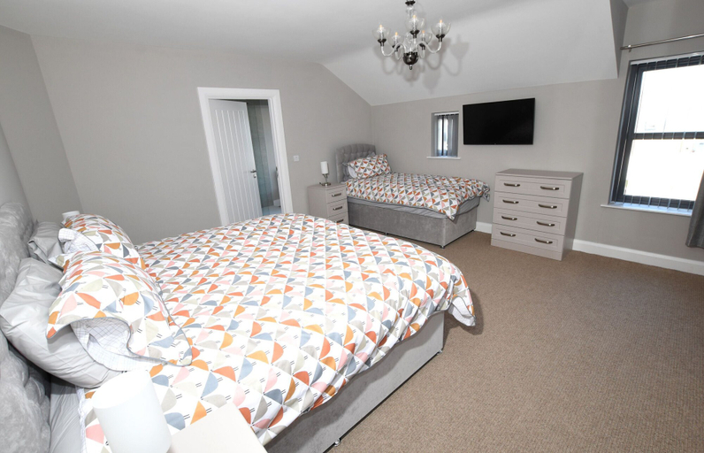 Room 2, Homestead Hillsborough Guest Rooms, Lisburn and Castlereagh