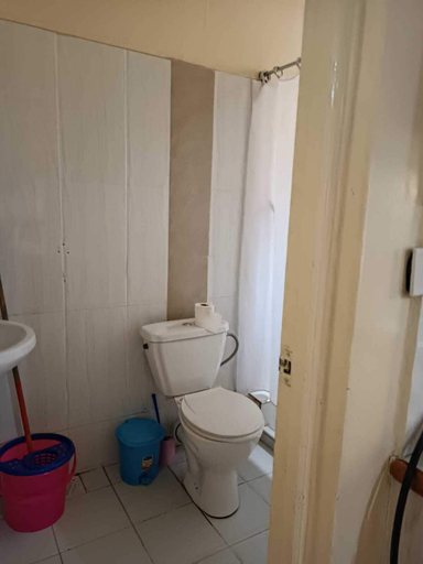 Bathroom 2, King's Suites, Starehe