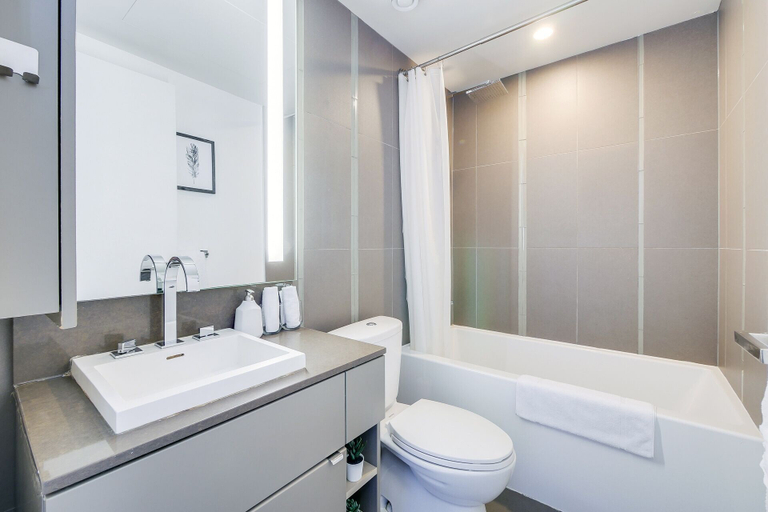 Bathroom 3, Metropolis Suites - Peter St, Toronto