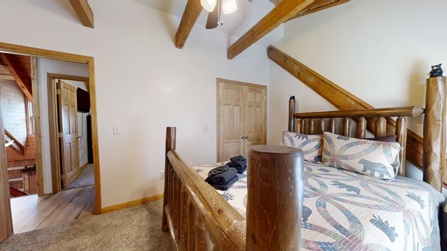 Bedroom 2, Dogwood Acre, Sevier