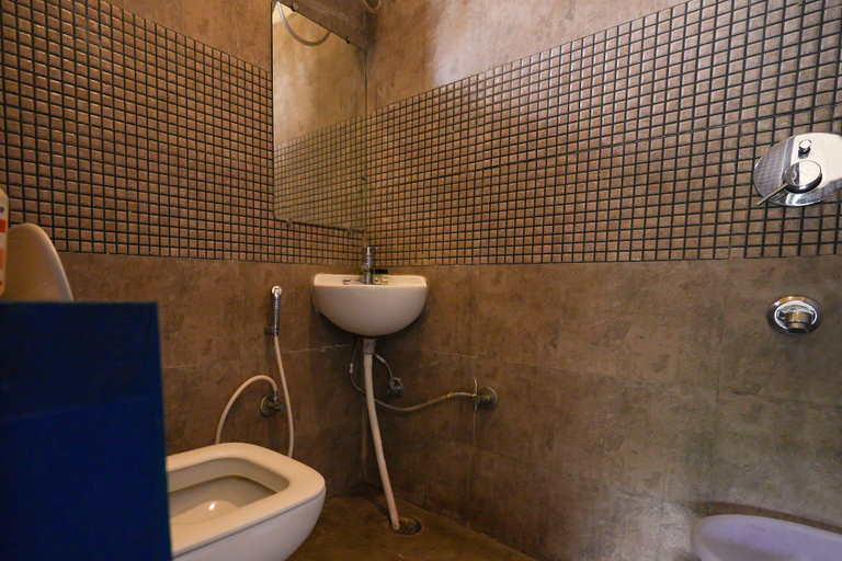 Bathroom 4, Shalom Backpackers Rishikesh, Garhwal