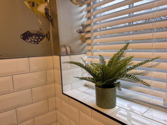 Bathroom 4, Captivating 3-bed Cottage in Saltaire, Bradford