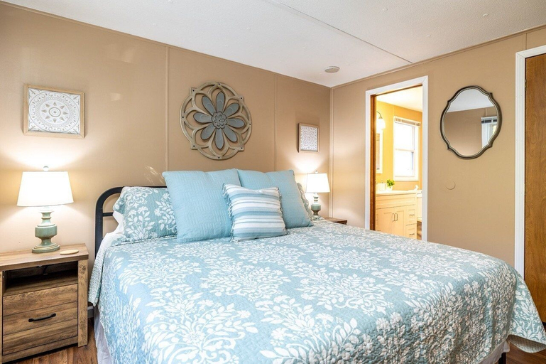 Bedroom 2, Laura's Place Cottage, Sevier