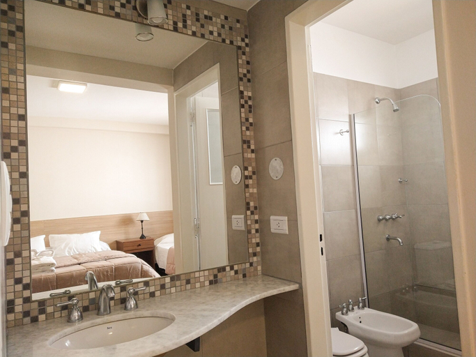 Bathroom 4, Hotel GS, Capital