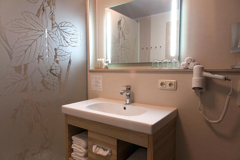 Bathroom, Hotel Strasshof, Pfaffenhofen an der Ilm