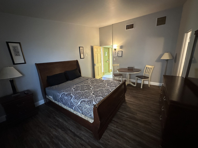 Bedroom 2, Budget Inn, Outagamie