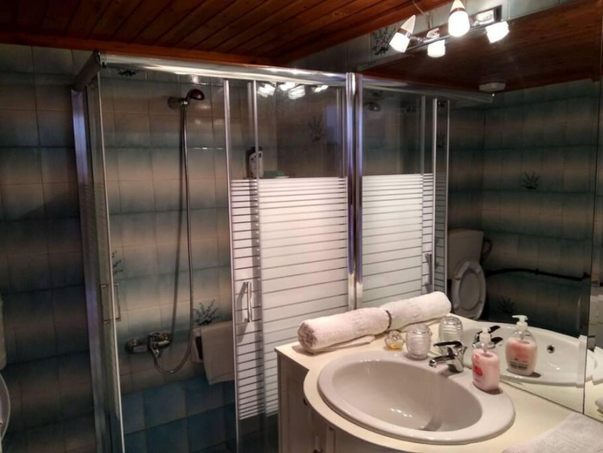 Bathroom 4, Aggelos House in Kalamitsi, Ionian Islands