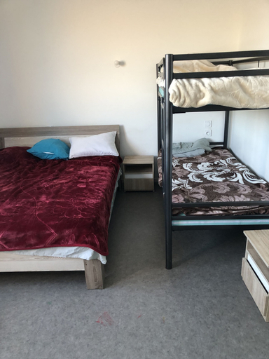 Bedroom 4, Hotel Aladin, Oise