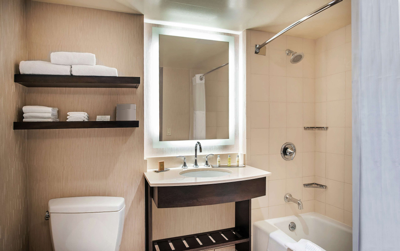 Bathroom 16