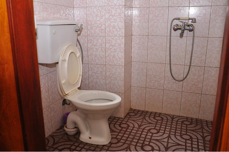 Bathroom, Namulanda Motel, Busiiro