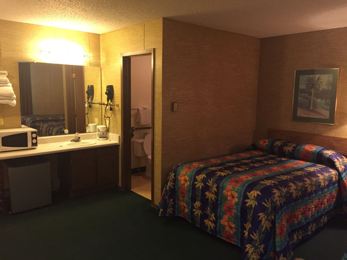 Bedroom 3, Burr Oak Motel, Kossuth