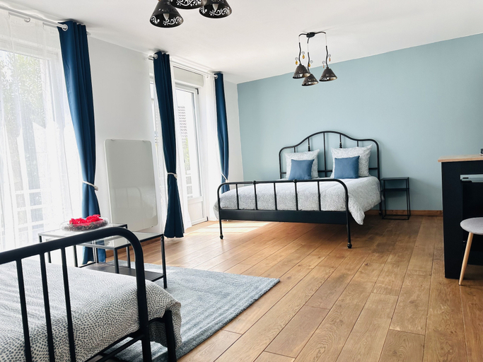 Bedroom 3, Reims Sherpa Guest House, Marne