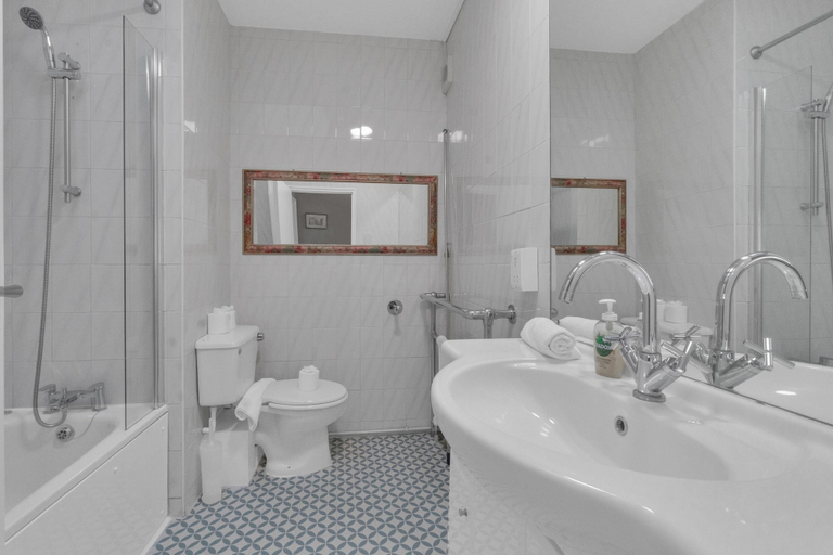 Bathroom 4, Coastal Sunset By My Getaways, Brighton and Hove