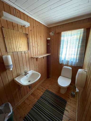 Bathroom 3, Lofoten A Hostel, Moskenes