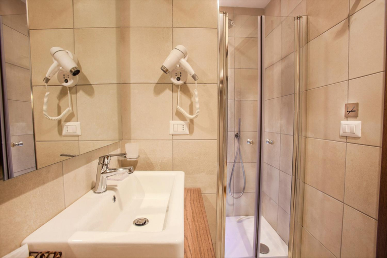 Bathroom 5, Palazzo Depretis, Napoli
