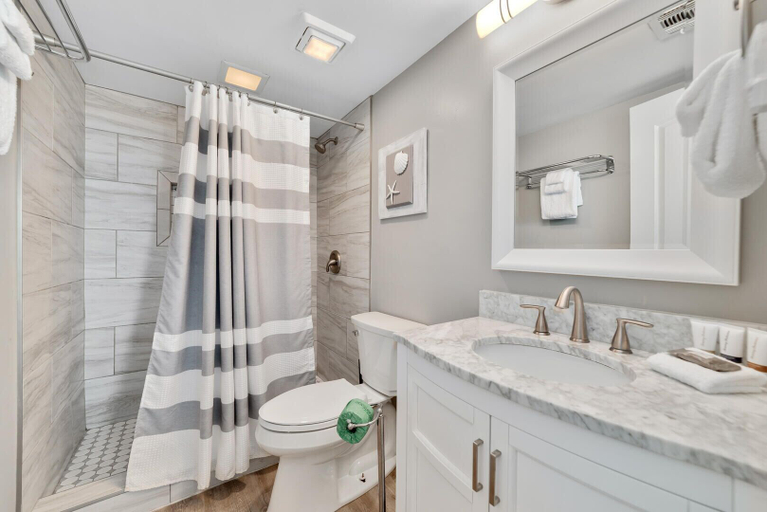 Bathroom, Relaxing 2bd/2ba w/ Partial View & Pool, Baldwin