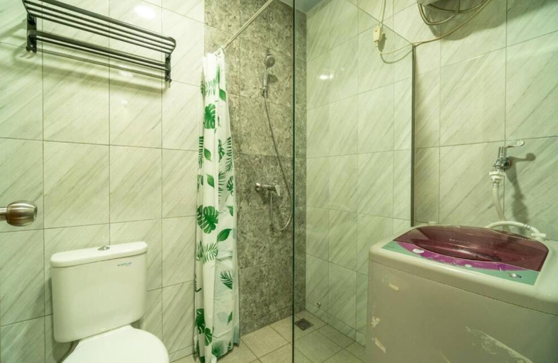 Bathroom 5, Luxury & comfy studio Near GI Mall | Thamrin, SCBD, Jakarta Pusat