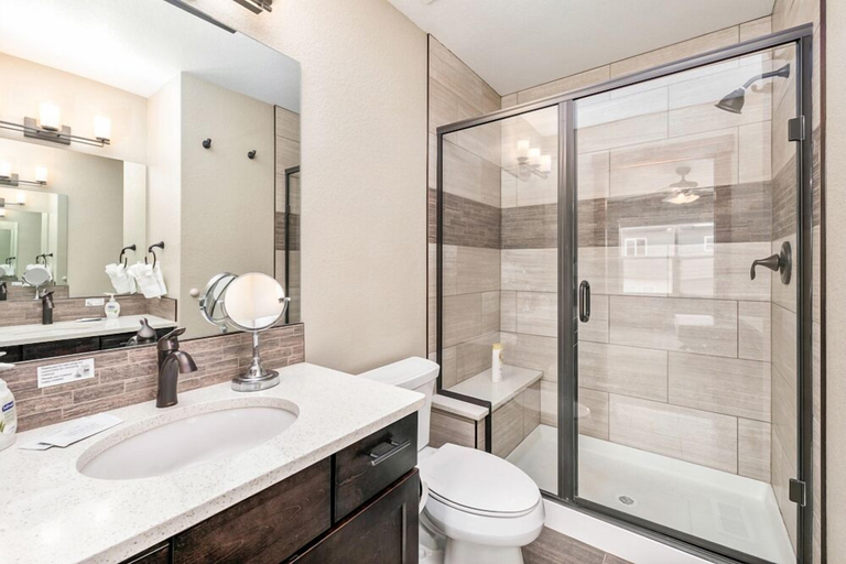 Bathroom 4, Spectacular Townhome Near Breweries and River District!, Larimer