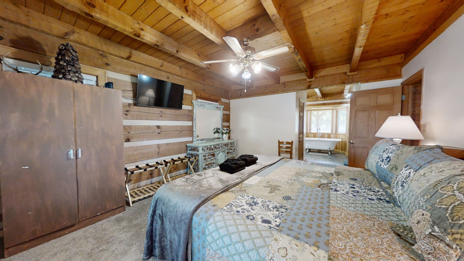 Bedroom 2, Dogwood Acre, Sevier