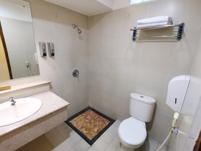 Bathroom 4, Hotel Catur, Magelang