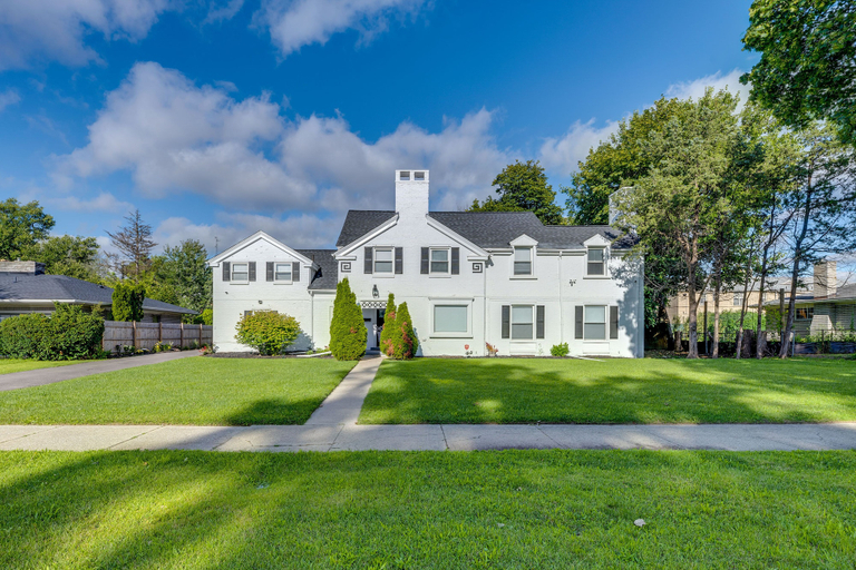 Exterior & Views 1, Luxurious Detroit Home - Walk to Golf & Park!, Wayne