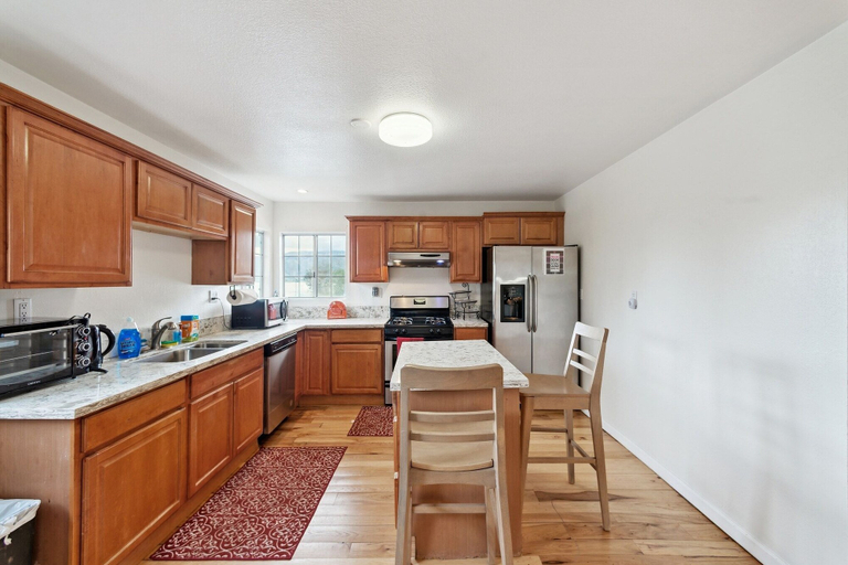 Private kitchen 4, Paradise On Earth 3 Bedroom Residence by RedAwning, Riverside