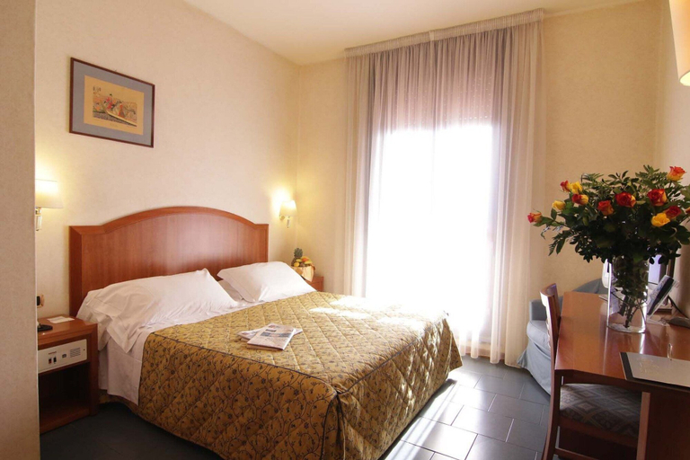 Bedroom 3, Garden Hotel, Terni