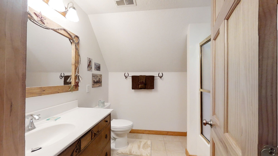 Bathroom 3, Horsin Around Tennessee, Blount
