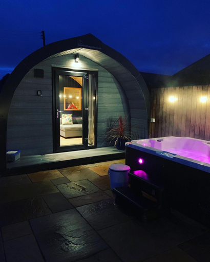 Others 4, Thistle Pod Farm Stay with Hottub Sleeps 2, East Ayrshire