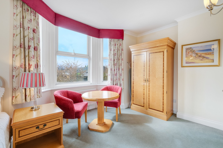 Others 5, Charles House - Windsor, Slough