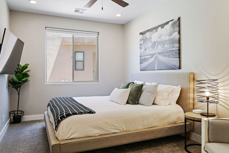 Bedroom 4, Town Center Red Sand Retreat by RedAwning, Washington