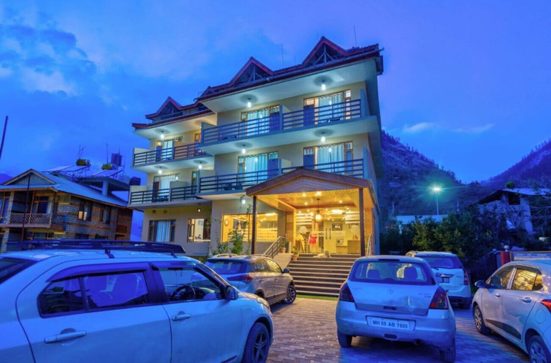 Exterior & Views