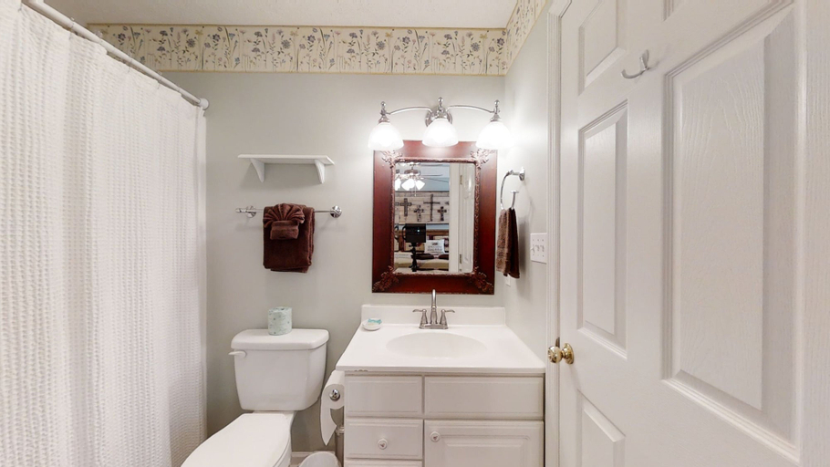 Bathroom 4, Amazing Sunsets, Sevier