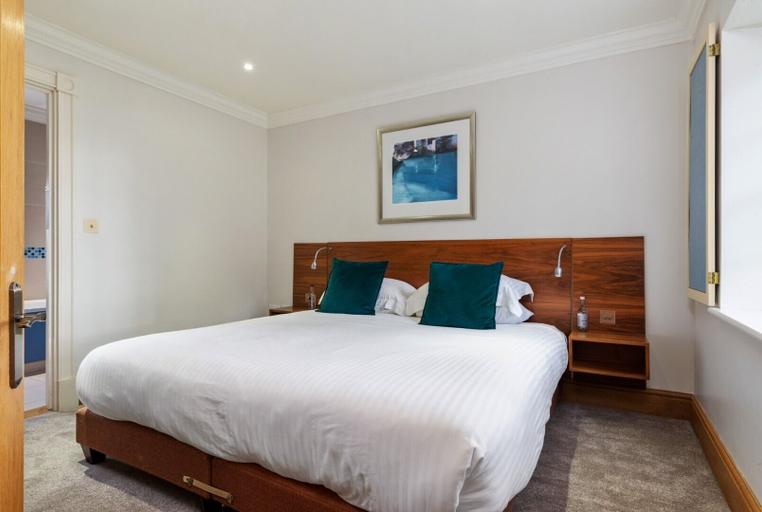 Bedroom 2, Slebech Park Restaurant & Rooms, Pembrokeshire