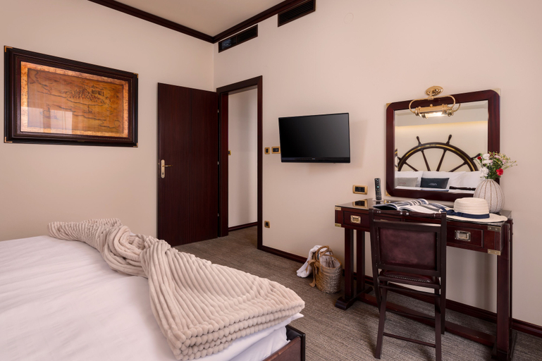 Bedroom 4, Hotel Nautica, Novigrad