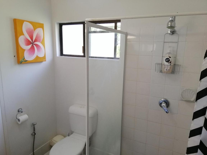 Bathroom 2, Magnetic Island Resort, Sleeps 3, Free WIFI, Magnetic Island