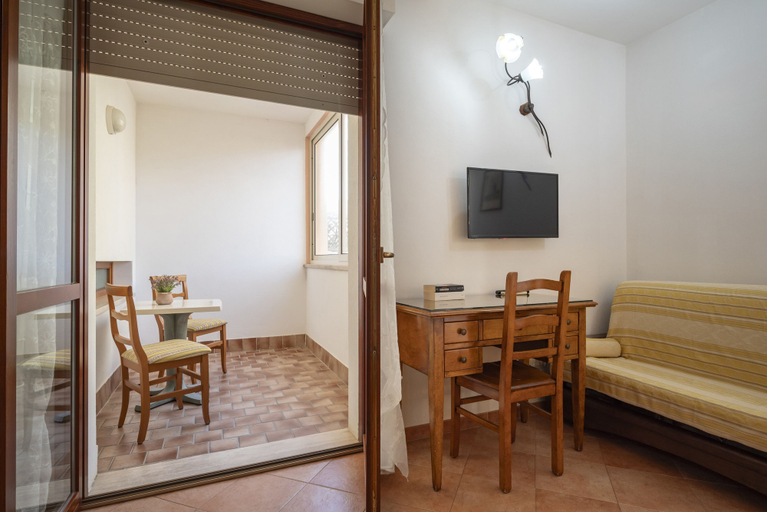 Bedroom 2, Lola Piccolo Hotel and Apartments, Grosseto