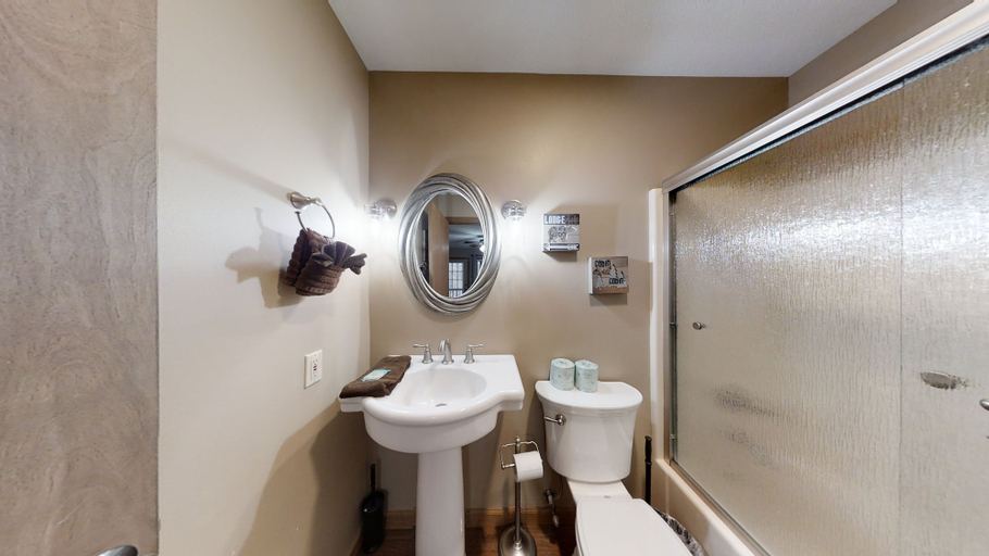 Bathroom 3, Cant Wait to Hibernate, Sevier