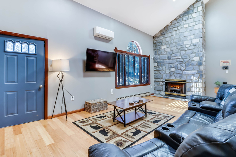 Others 5, Lake Access & Private Hot Tub at Poconos Home!, Carbon