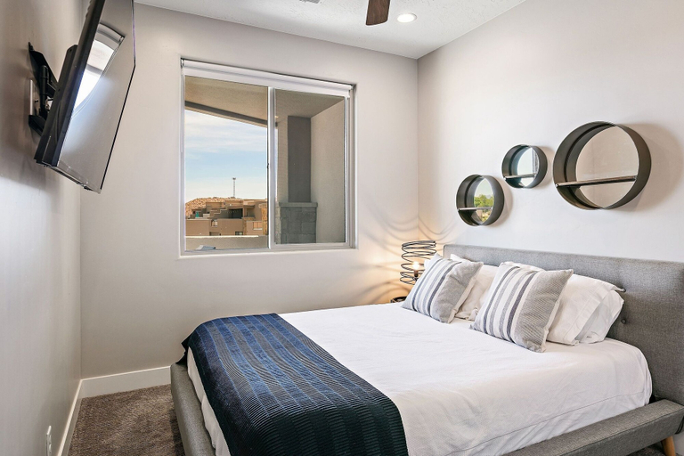 Bedroom 3, Town Center Red Sand Retreat by RedAwning, Washington