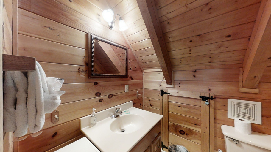 Bathroom 3, Yellow Cabin on the River, Cocke