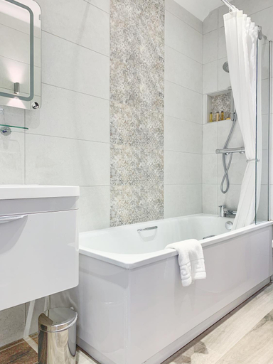 Bathroom 3, Mallyan Spout Hotel, North Yorkshire