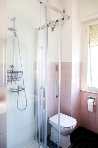 Bathroom 2, Paola's Home, Trieste